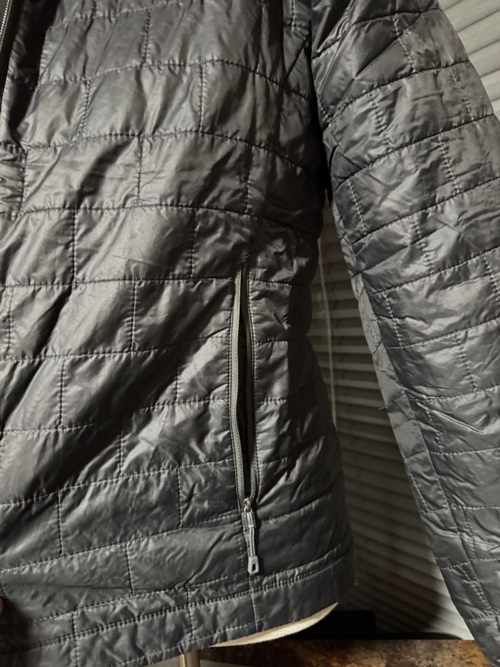 Patagonia Men’s Quilted Puffer Jacket - Black - Picture 4 of 4